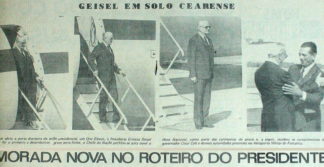Quatro fotos do presidente Ernesto Geisel descendo a escada do avião presidencial e sendo recebido pelo governador César Cals no Aeroporto Militar de Fortaleza,